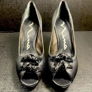 BNWT Nina Black Satin 4” Pumps Rhinestone peep toe 5.5M Gorgeous PRICE FIRM
